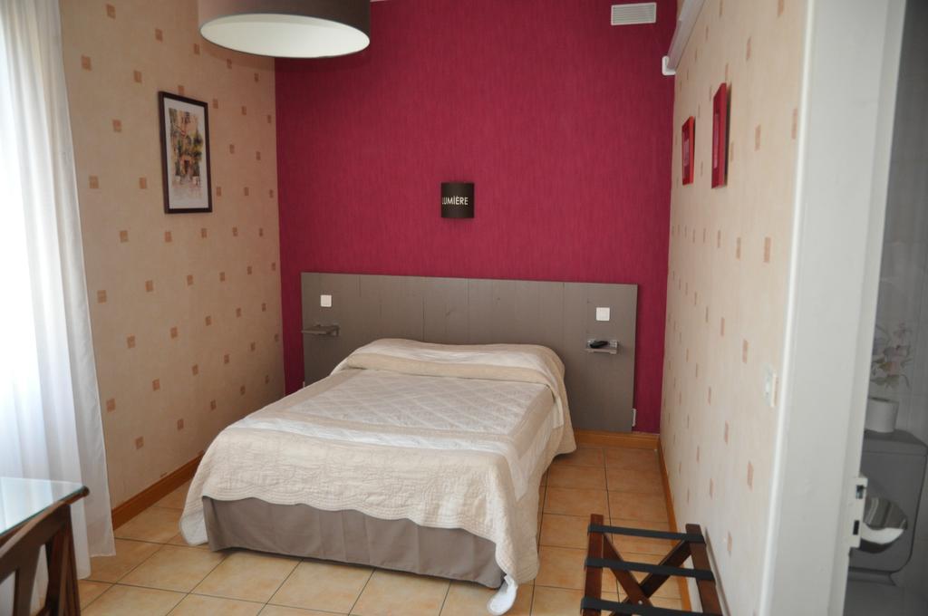 Auberge Des Platanes لا روك-غاجياك الغرفة الصورة